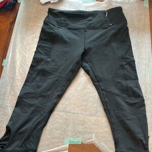 Woman Calia Black Capri Leggings